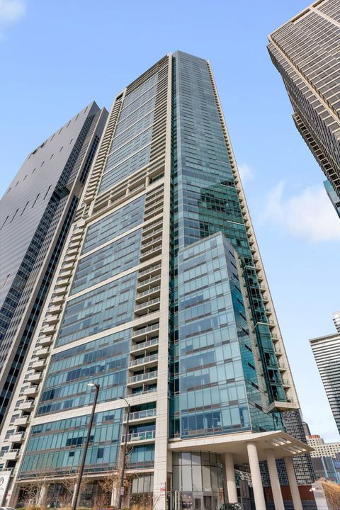 340 E RANDOLPH Street E 2905 Chicago IL 60601