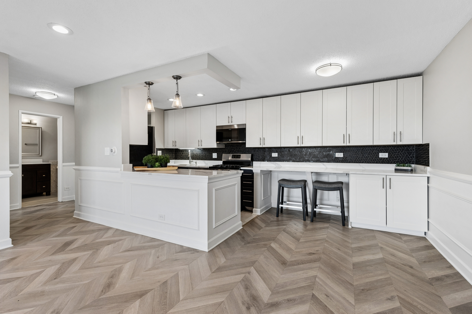 1126 S New Wilke Road 404