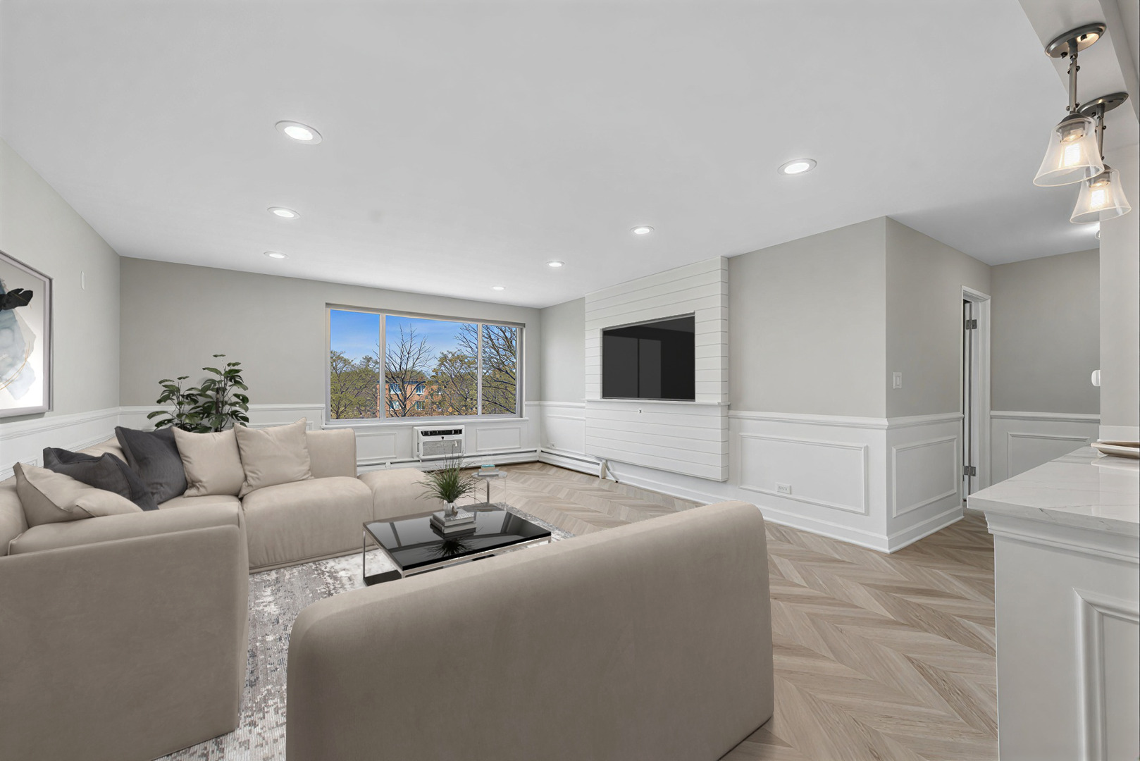 1126 S New Wilke Road 404