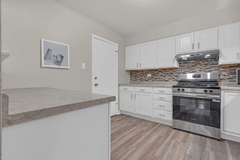 Tiny photo for 8856 N Northshore Drive #2C, Des Plaines, IL 60016 (MLS # 12548980)