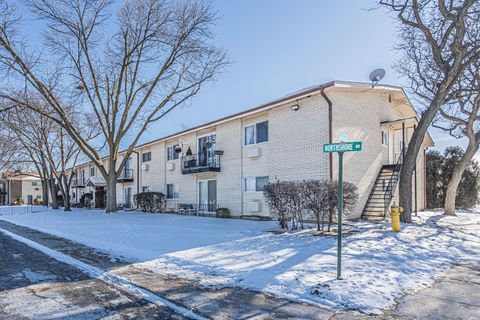 Tiny photo for 8856 N Northshore Drive #2C, Des Plaines, IL 60016 (MLS # 12548980)