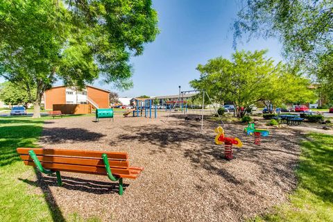 Tiny photo for 8856 N Northshore Drive #2C, Des Plaines, IL 60016 (MLS # 12548980)