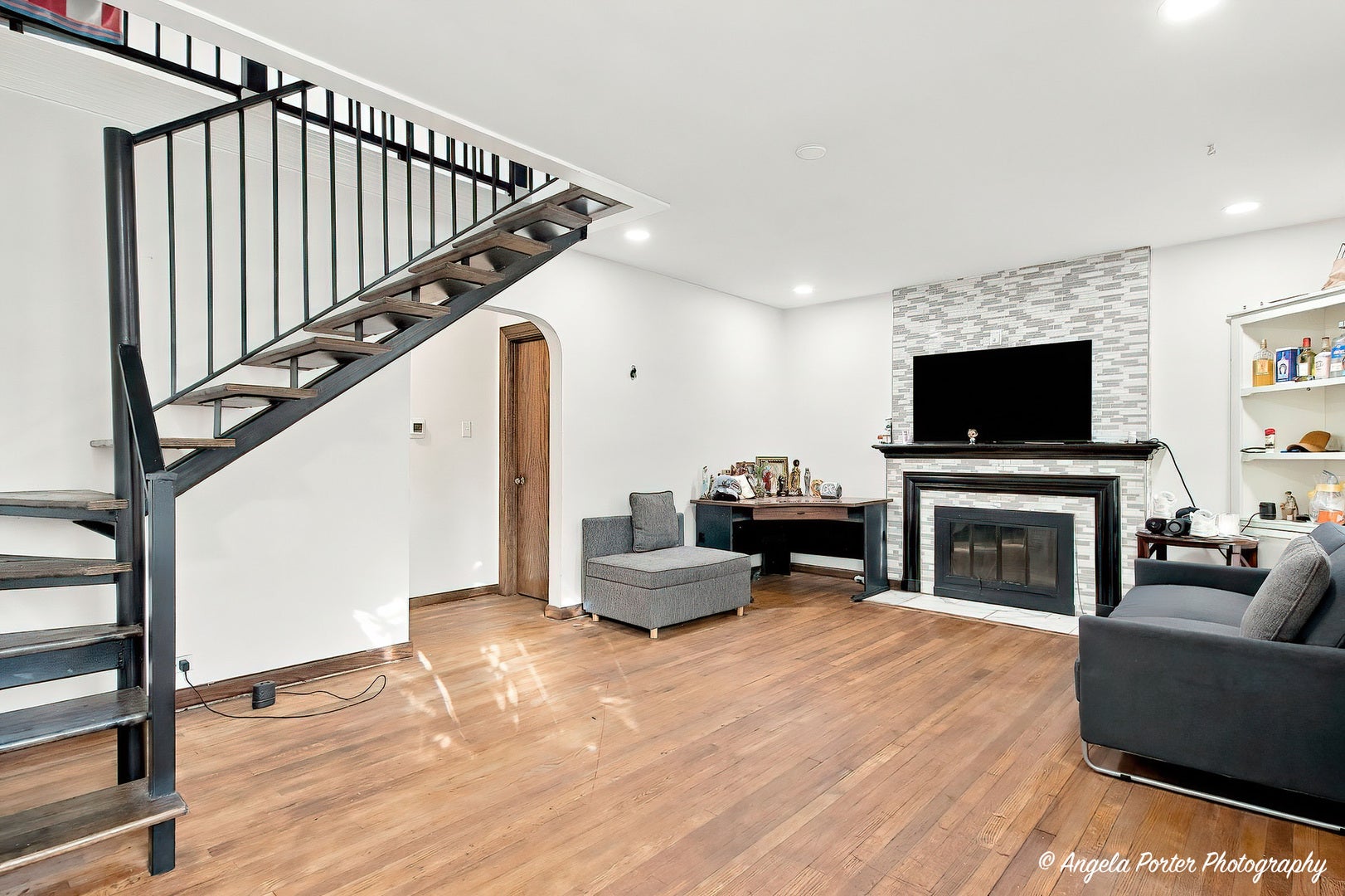 906 Ridge Avenue