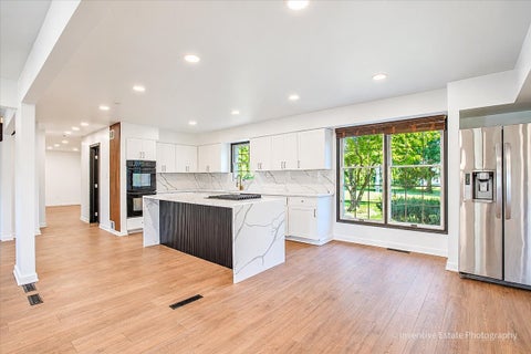 Tiny photo for 7 Willow Bay Drive, South Barrington, IL 60010 (MLS # 12777904)