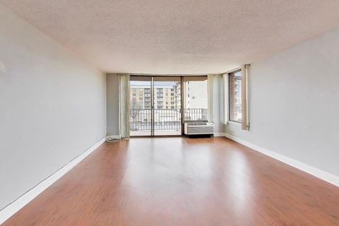 Tiny photo for 2000 Saint Regis Drive #3G, Lombard, IL 60148 (MLS # 12594046)