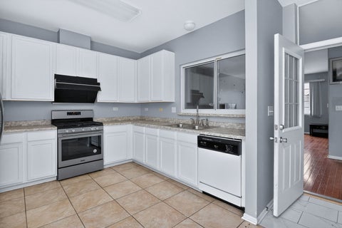 Tiny photo for 1114 Andover Court, Glendale Heights, IL 60139 (MLS # 12689604)