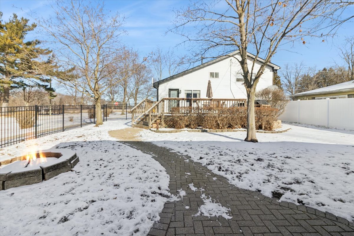 27W585 Galusha Avenue