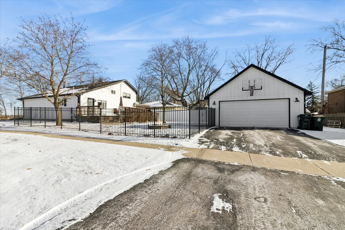 27W585 Galusha Avenue