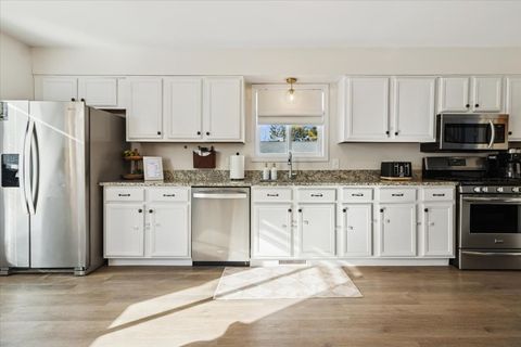 Tiny photo for 27W585 Galusha Avenue, Warrenville, IL 60555 (MLS # 12558502)