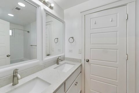 Tiny photo for 7015 N Sheridan Road, Chicago, IL 60626 (MLS # 12601387)