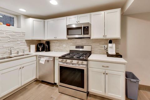 Tiny photo for 7015 N Sheridan Road, Chicago, IL 60626 (MLS # 12601387)