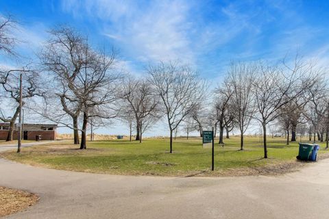 Tiny photo for 7015 N Sheridan Road, Chicago, IL 60626 (MLS # 12601387)