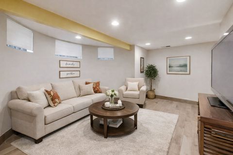 Tiny photo for 7015 N Sheridan Road, Chicago, IL 60626 (MLS # 12601387)