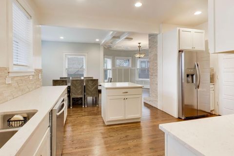 Tiny photo for 7015 N Sheridan Road, Chicago, IL 60626 (MLS # 12601387)