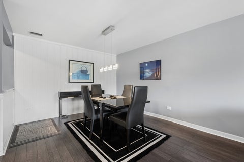 Tiny photo for 7201 N LINCOLN Avenue #403, Lincolnwood, IL 60712 (MLS # 12706776)