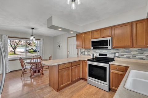 Tiny photo for 5332 31st Avenue Court, Moline, IL 61265 (MLS # 12602518)