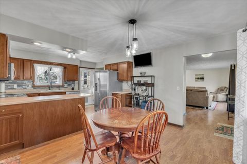 Tiny photo for 5332 31st Avenue Court, Moline, IL 61265 (MLS # 12602518)