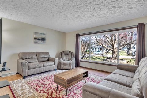 Tiny photo for 5332 31st Avenue Court, Moline, IL 61265 (MLS # 12602518)