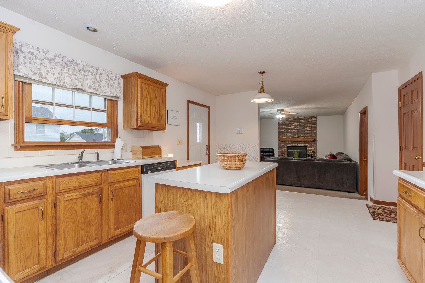 1204 Kenneth Drive