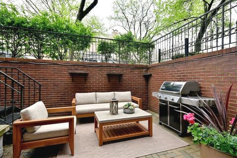 Tiny photo for 3338 N DAMEN Avenue #1, Chicago, IL 60618 (MLS # 12633838)