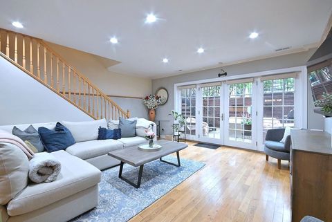 Tiny photo for 3338 N DAMEN Avenue #1, Chicago, IL 60618 (MLS # 12633838)