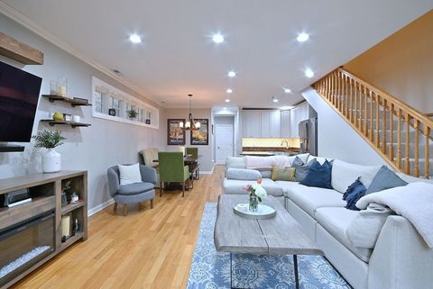 Tiny photo for 3338 N DAMEN Avenue #1, Chicago, IL 60618 (MLS # 12633838)