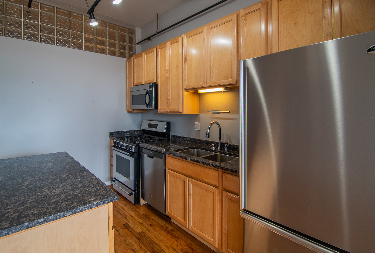 6 S Laflin Street 808