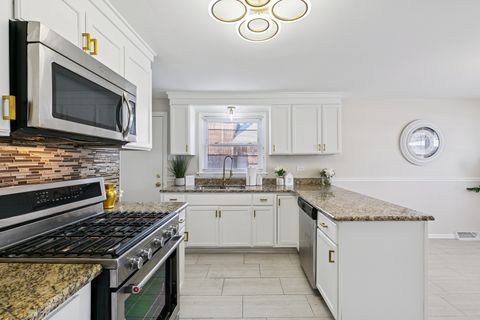 Tiny photo for 16010 Dobson Avenue, South Holland, IL 60473 (MLS # 12383220)