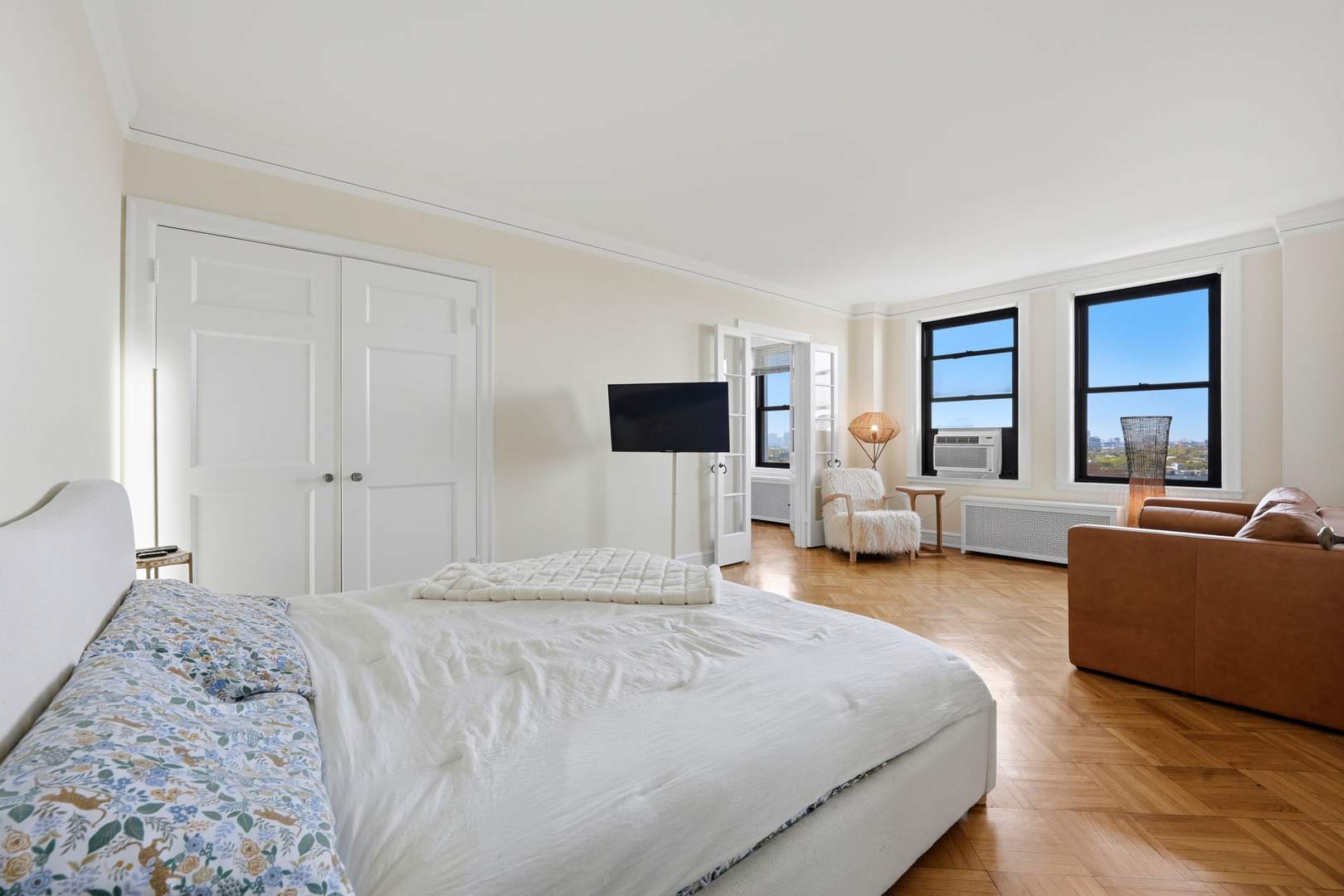2000 N Lincoln Park West 911