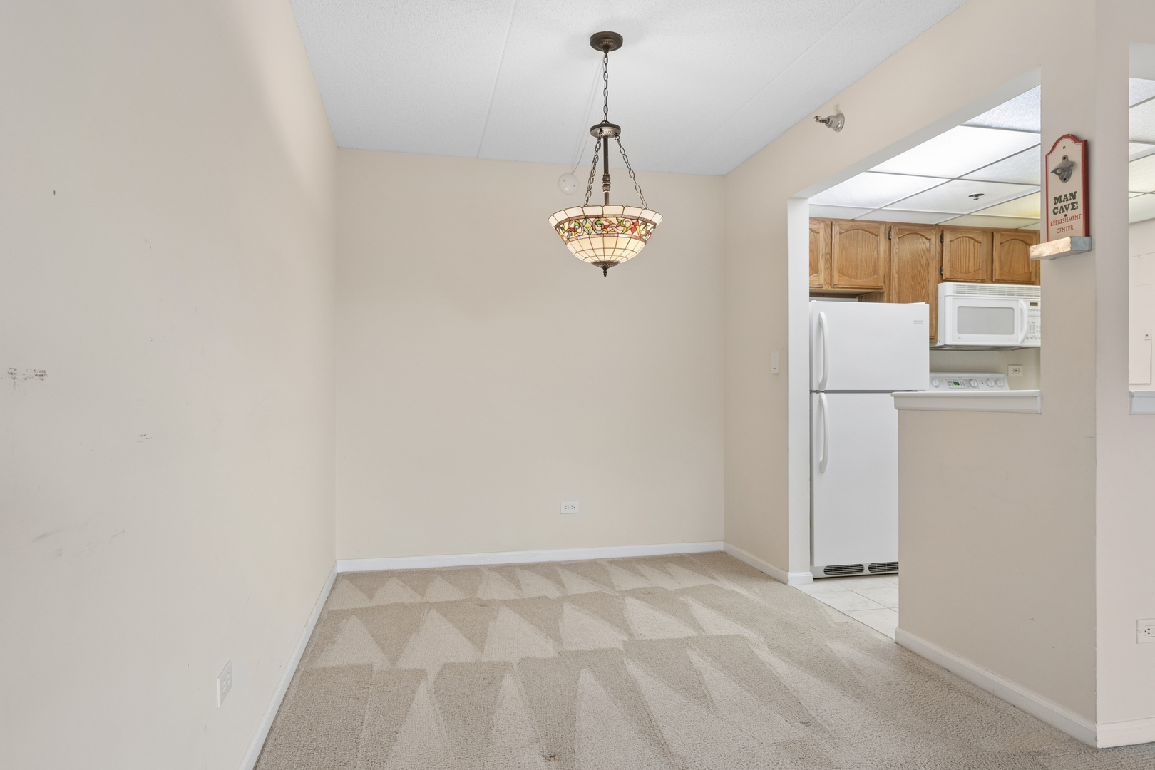 Properties 2 1 Bloomingdale Place 220
