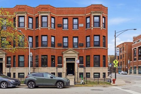 Photo of 802 W GEORGE Street #1, Chicago, IL 60657 (MLS # 12634383)