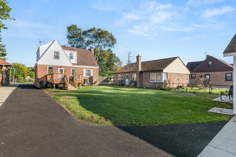 Tiny photo for 8464 Gross Point Road, Skokie, IL 60077 (MLS # 12498120)