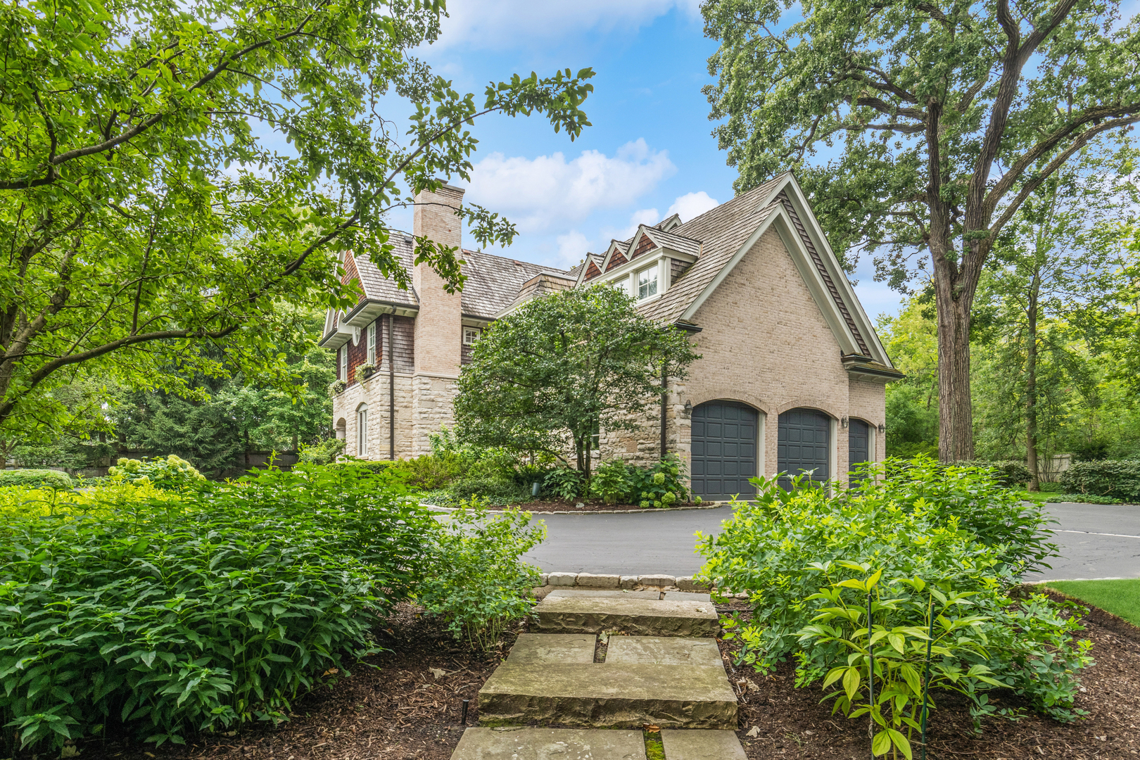 950 Woodbine Place