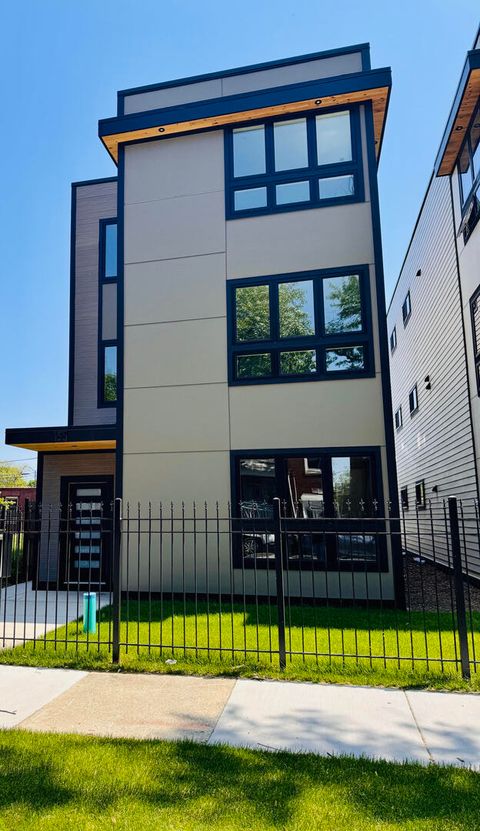 155 N La Crosse Avenue 3 Chicago IL 60644