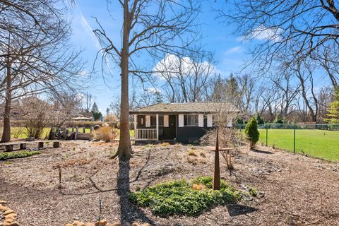 Tiny photo for 108 N Wheeling Road, Prospect Heights, IL 60070 (MLS # 12610645)