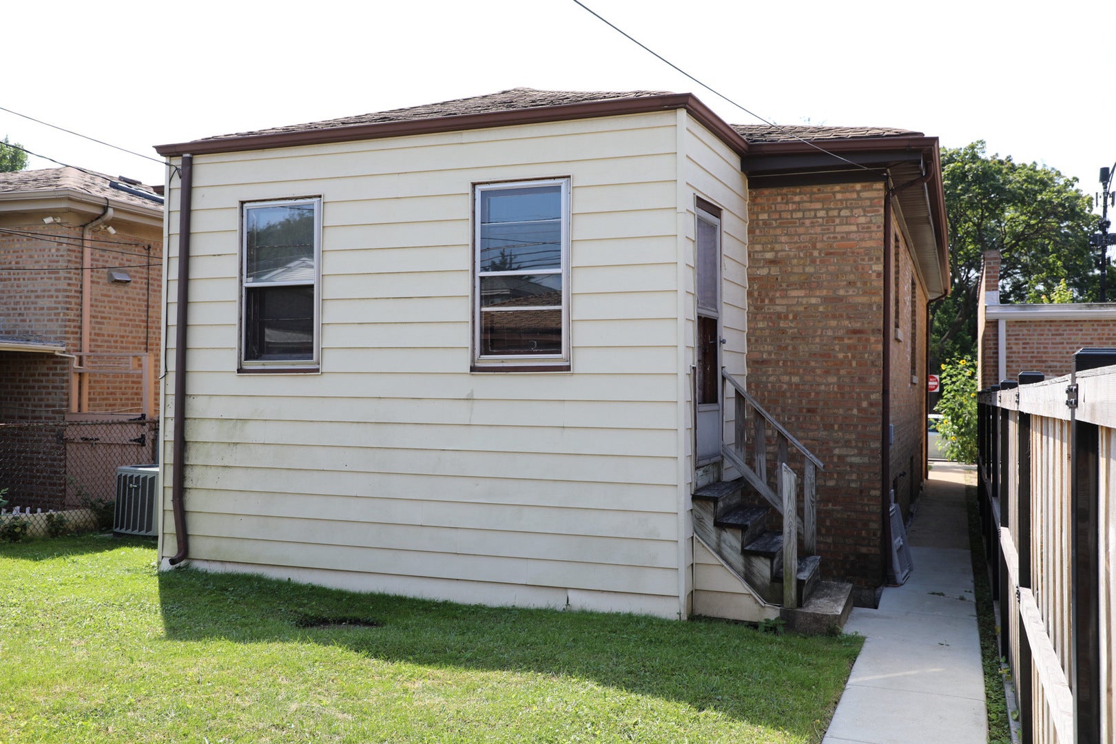 2530 W Pratt Boulevard