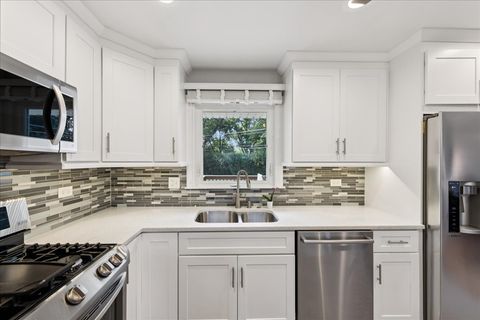 Tiny photo for 5518 Wilcox Avenue, Downers Grove, IL 60516 (MLS # 12457553)