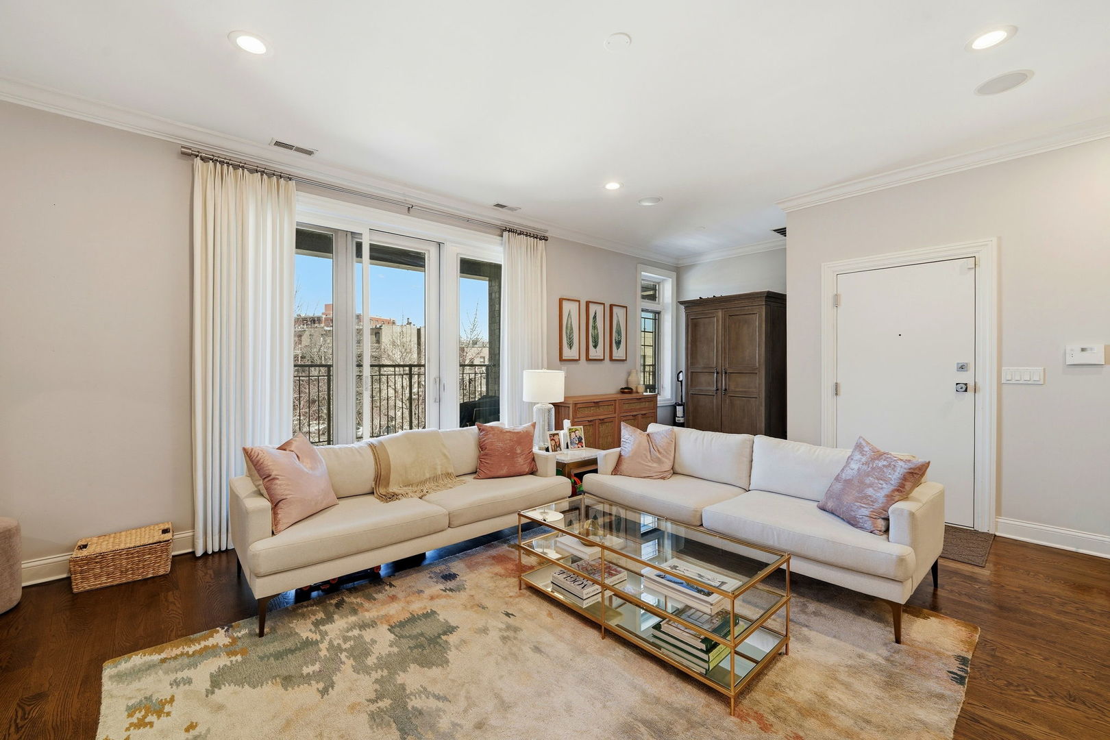 843 W Fletcher Street 3W