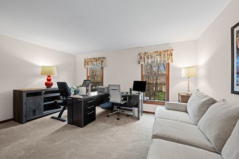 Tiny photo for 220 Dover Circle, Lincolnshire, IL 60069 (MLS # 12577288)