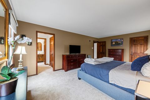 Tiny photo for 220 Dover Circle, Lincolnshire, IL 60069 (MLS # 12577288)