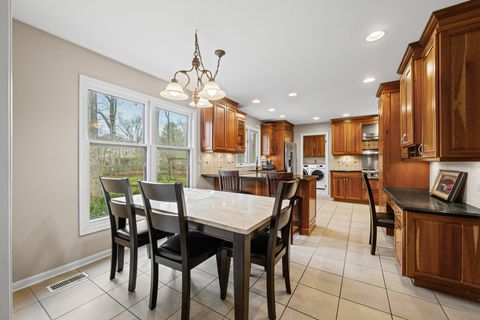 Tiny photo for 220 Dover Circle, Lincolnshire, IL 60069 (MLS # 12577288)