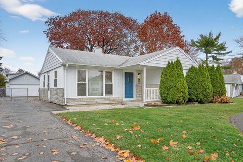 Photo of 2102 Eastman Street, Rolling Meadows, IL 60008 (MLS # 12523085)