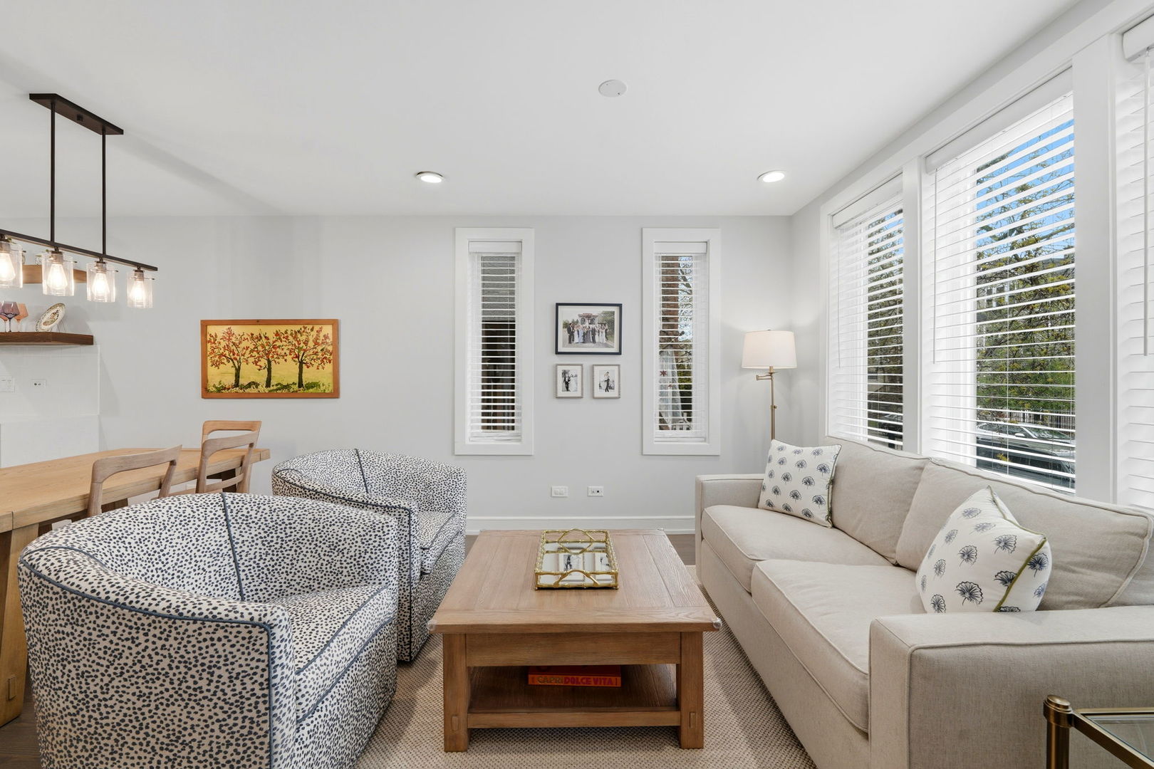 2826 W Fletcher Street 1