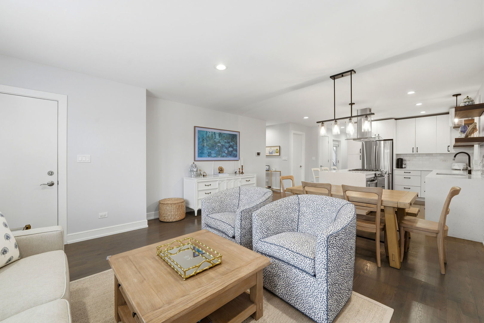 2826 W Fletcher Street 1