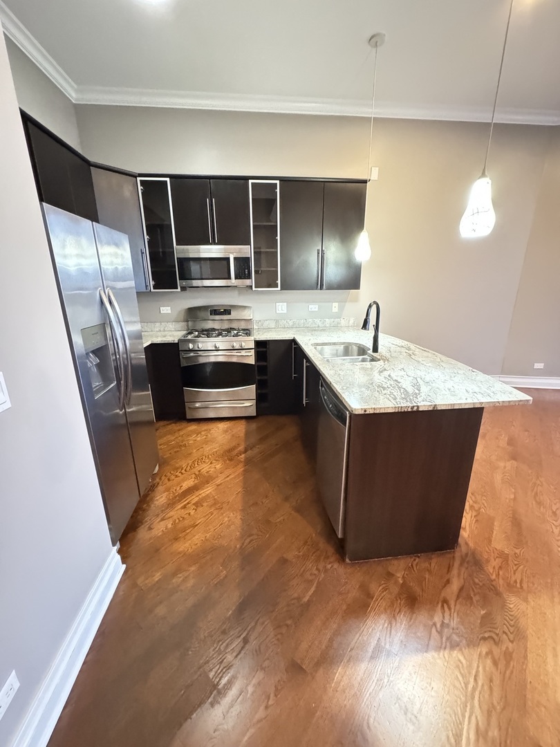 2413 W MADISON Avenue 4