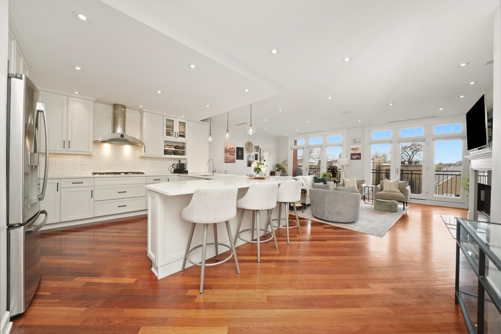 2041 W Division Street 304