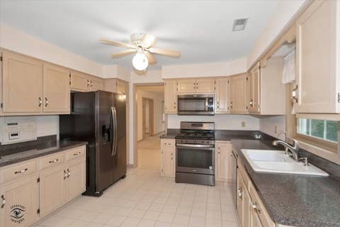 Tiny photo for 572 Bradbury Lane #572, Geneva, IL 60134 (MLS # 12685528)