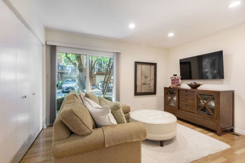 Tiny photo for 2825 N Wolcott Avenue #E, Chicago, IL 60657 (MLS # 12739269)