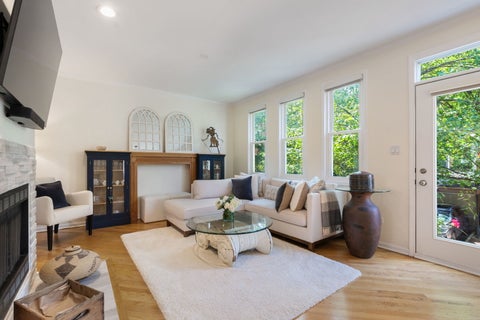 Tiny photo for 2825 N Wolcott Avenue #E, Chicago, IL 60657 (MLS # 12739269)