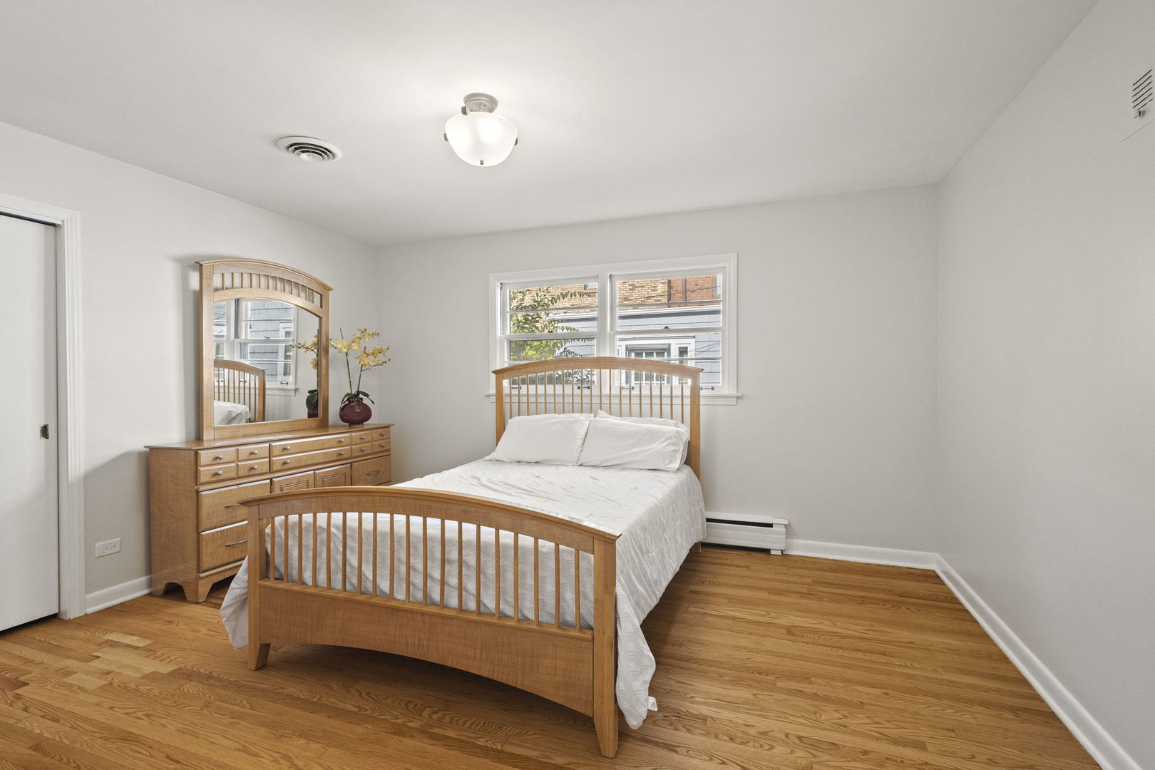 5830 N Kenton Avenue